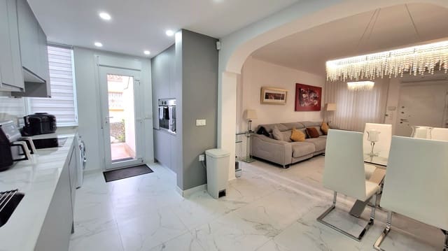 Chalet de 3 habitaciones en Guardamar del Segura en venta con piscina garaje - 450.000 € (Ref: 9704549)