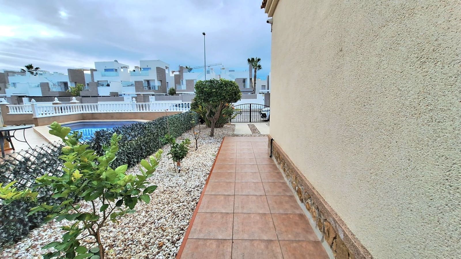 Chalet de 3 habitaciones en Guardamar del Segura en venta con piscina garaje - 450.000 € (Ref: 9704549)