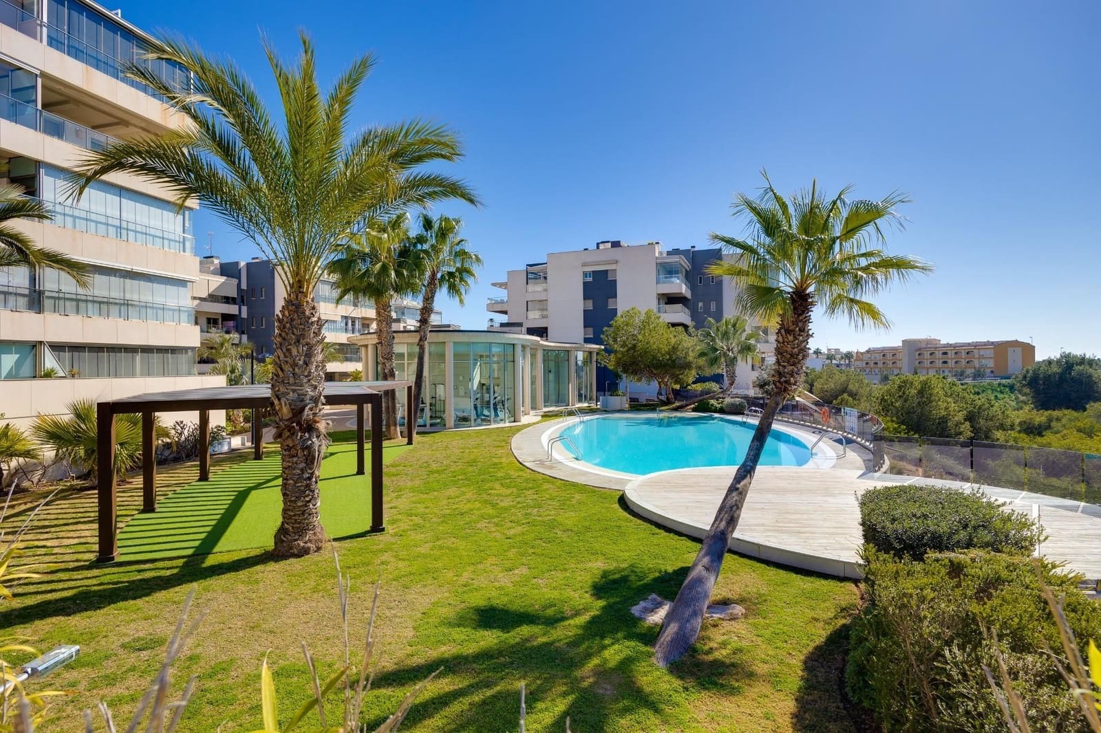 2 soveværelse Lejlighed til salg i Orihuela Costa med swimmingpool garage - € 279.000 (Ref: 9714549)