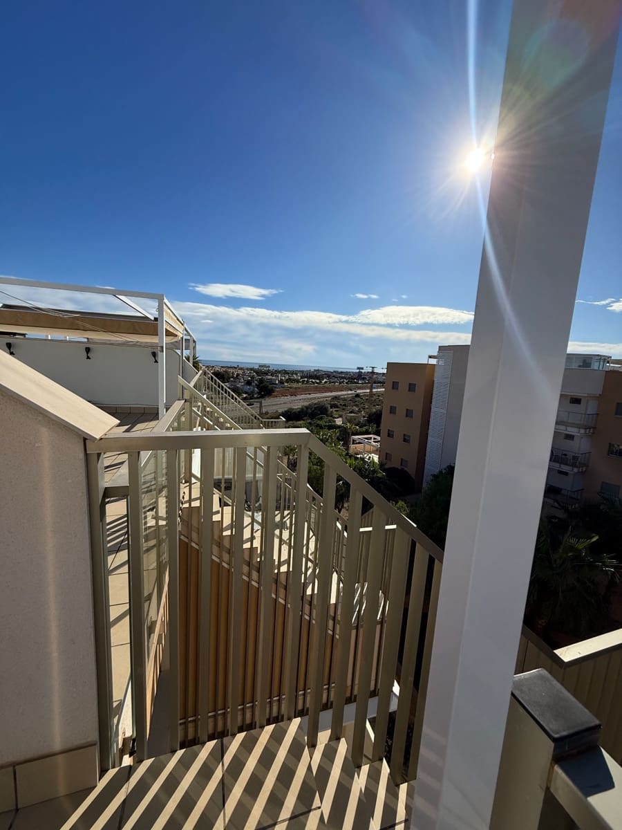3 soverom Penthouse til salgs i Orihuela Costa med svømmebasseng garasje - € 345 000 (Ref: 9721150)