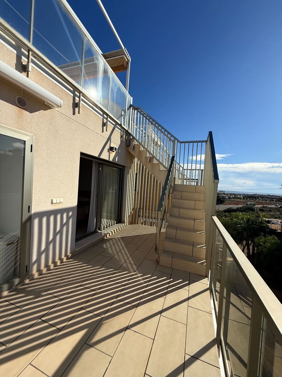 3 soverom Penthouse til salgs i Orihuela Costa med svømmebasseng garasje - € 345 000 (Ref: 9721150)
