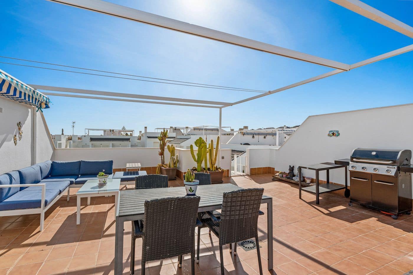 2 bedroom Penthouse for sale in Torrevieja with pool garage - € 249,000 (Ref: 9726393)