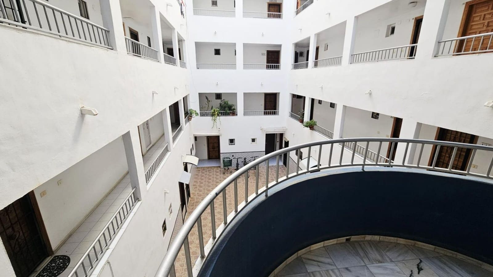 Studio for sale in Torrevieja with pool garage - € 83,900 (Ref: 9726394)