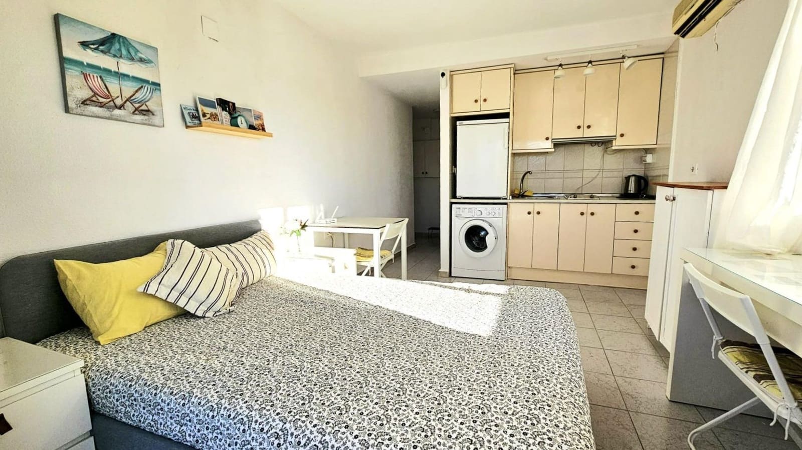 Studio for sale in Torrevieja with pool garage - € 83,900 (Ref: 9726394)