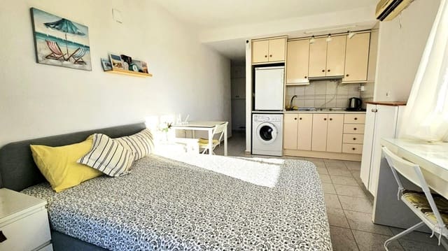 Studio for sale in Torrevieja with pool garage - € 83,900 (Ref: 9726394)