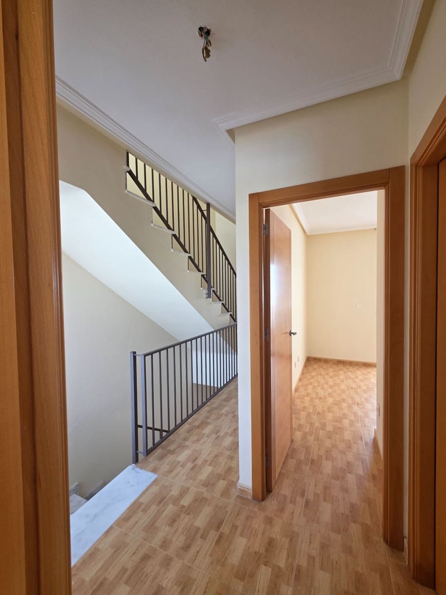 3 soverom Kjedet enebolig til salgs i Ciudad Quesada med svømmebasseng garasje - € 228 000 (Ref: 9735216)