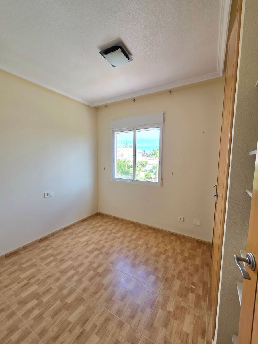 3 soverom Kjedet enebolig til salgs i Ciudad Quesada med svømmebasseng garasje - € 228 000 (Ref: 9735216)