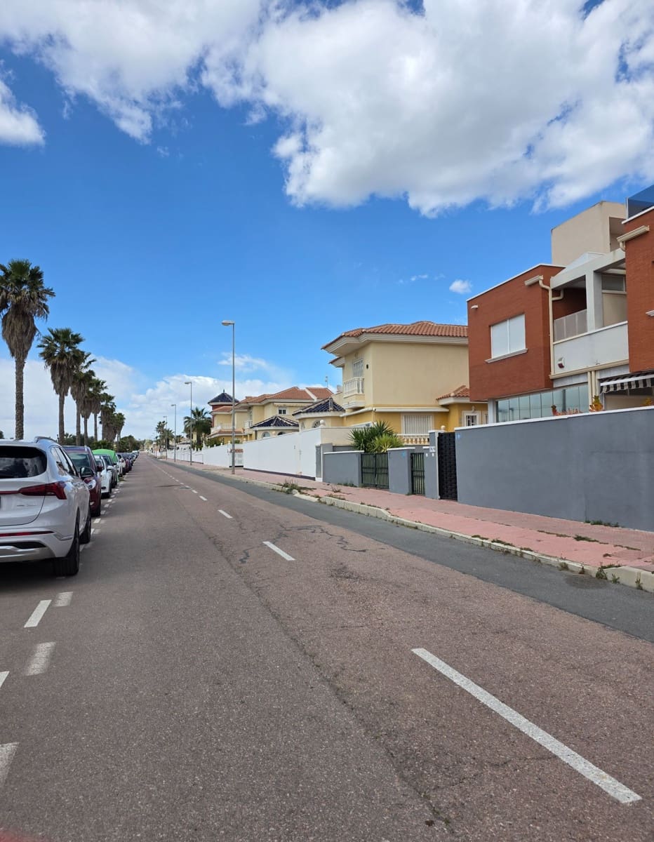 3 soverom Kjedet enebolig til salgs i Ciudad Quesada med svømmebasseng garasje - € 228 000 (Ref: 9735216)