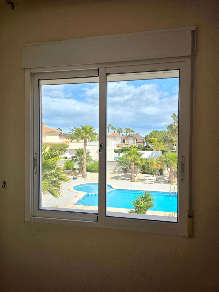 3 soverom Kjedet enebolig til salgs i Ciudad Quesada med svømmebasseng garasje - € 228 000 (Ref: 9735216)