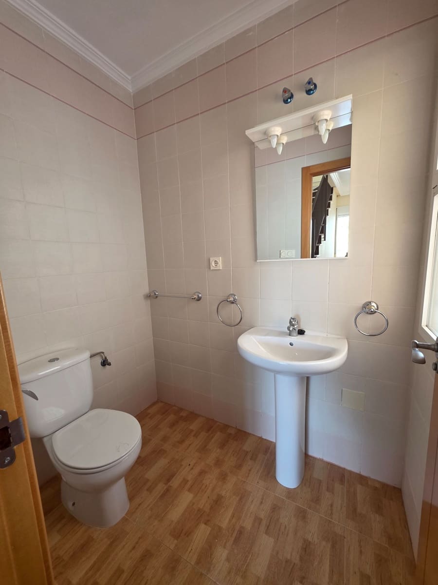 3 soverom Kjedet enebolig til salgs i Ciudad Quesada med svømmebasseng garasje - € 228 000 (Ref: 9735216)