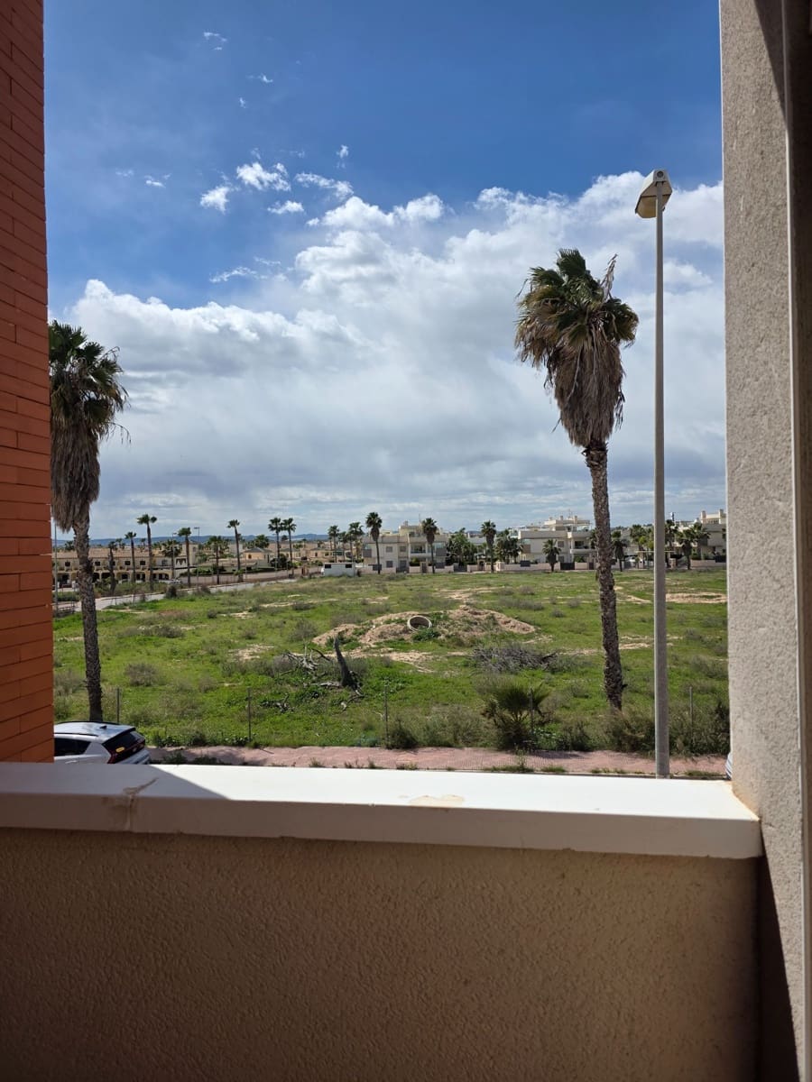 3 soverom Kjedet enebolig til salgs i Ciudad Quesada med svømmebasseng garasje - € 228 000 (Ref: 9735216)