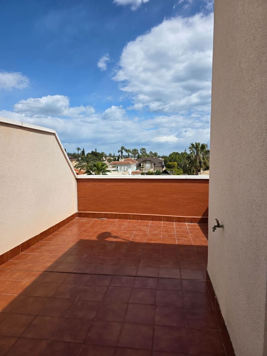 3 soverom Kjedet enebolig til salgs i Ciudad Quesada med svømmebasseng garasje - € 228 000 (Ref: 9735216)