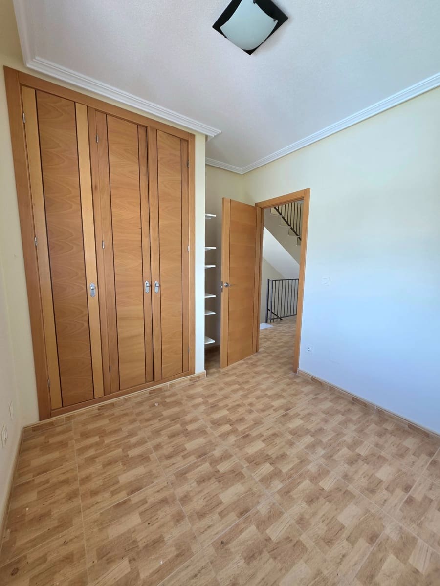 3 soverom Kjedet enebolig til salgs i Ciudad Quesada med svømmebasseng garasje - € 228 000 (Ref: 9735216)