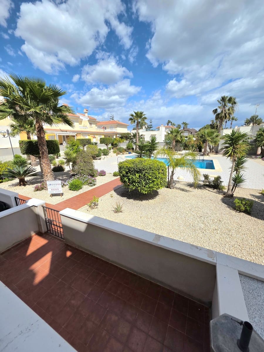 3 soverom Kjedet enebolig til salgs i Ciudad Quesada med svømmebasseng garasje - € 228 000 (Ref: 9735216)