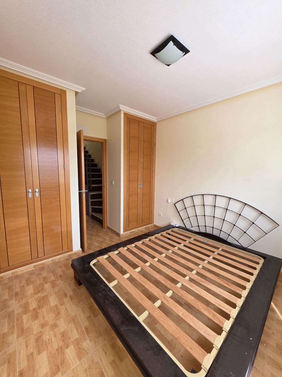 3 soverom Kjedet enebolig til salgs i Ciudad Quesada med svømmebasseng garasje - € 228 000 (Ref: 9735216)