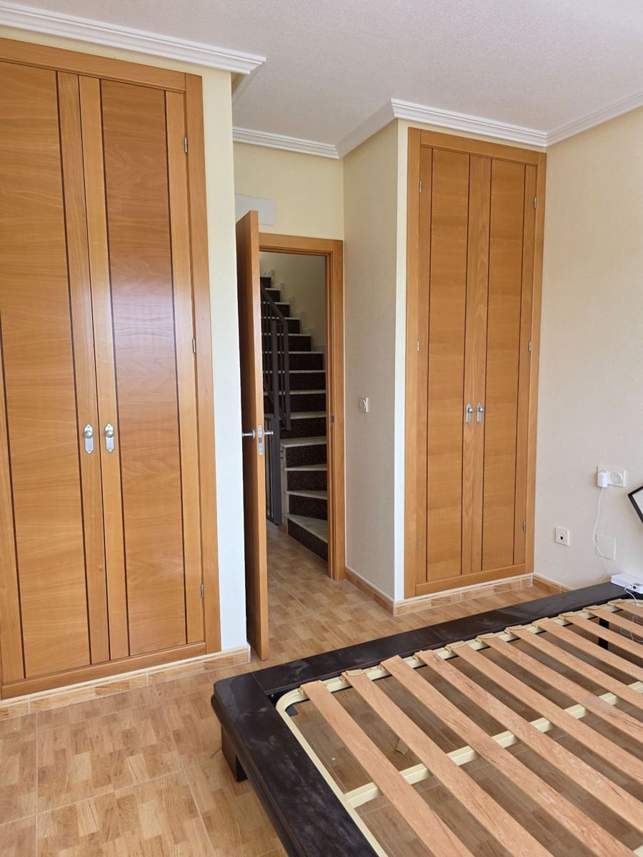 3 soverom Kjedet enebolig til salgs i Ciudad Quesada med svømmebasseng garasje - € 228 000 (Ref: 9735216)