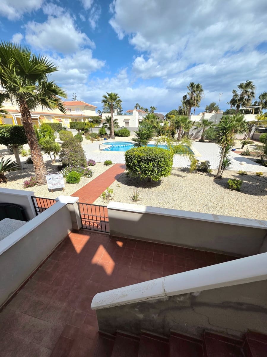 3 soverom Kjedet enebolig til salgs i Ciudad Quesada med svømmebasseng garasje - € 228 000 (Ref: 9735216)