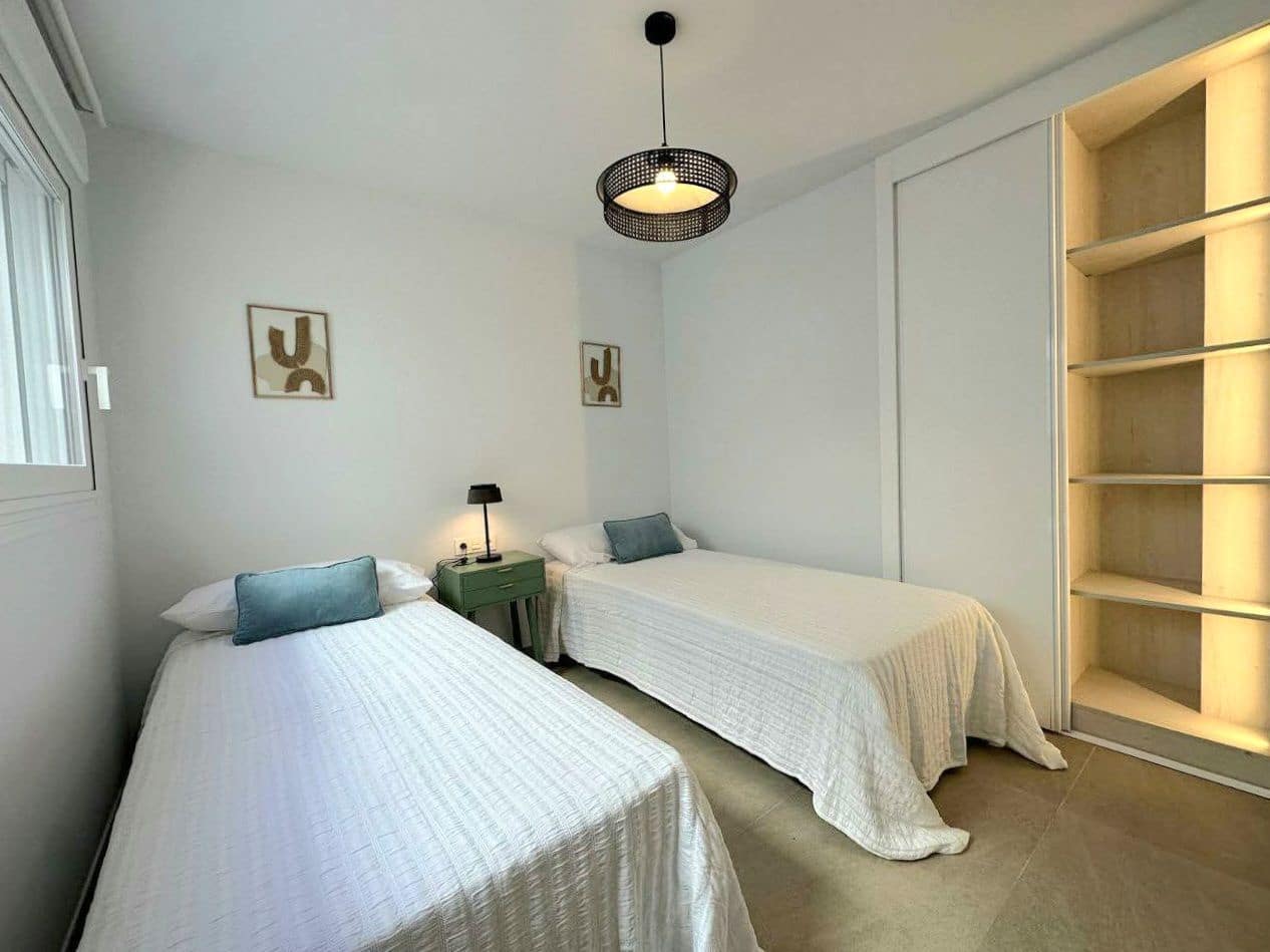 2 chambre Penthouse à vendre à Torrevieja avec piscine - 450 000 € (Ref: 9741509)