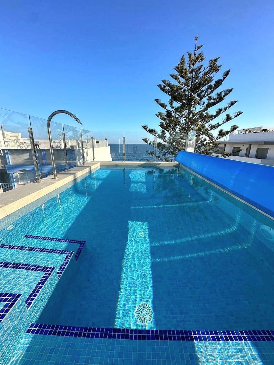 2 chambre Penthouse à vendre à Torrevieja avec piscine - 450 000 € (Ref: 9741509)