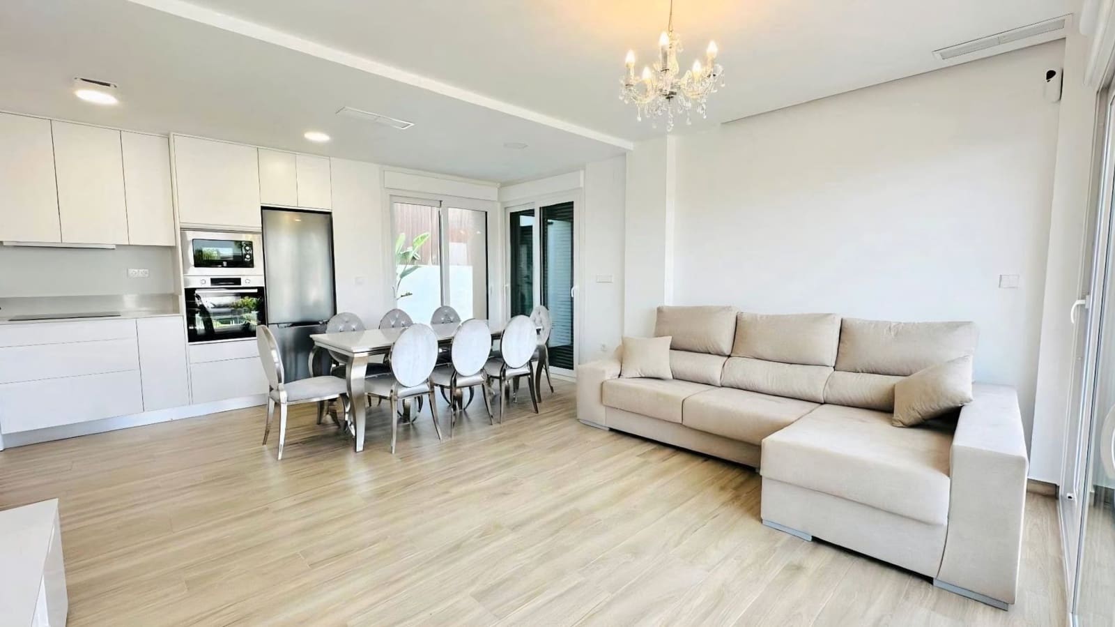 2 sypialnia Dom blizniak na sprzedaż w Orihuela Costa z basenem garażem - 330 000 € (Ref: 9744051)