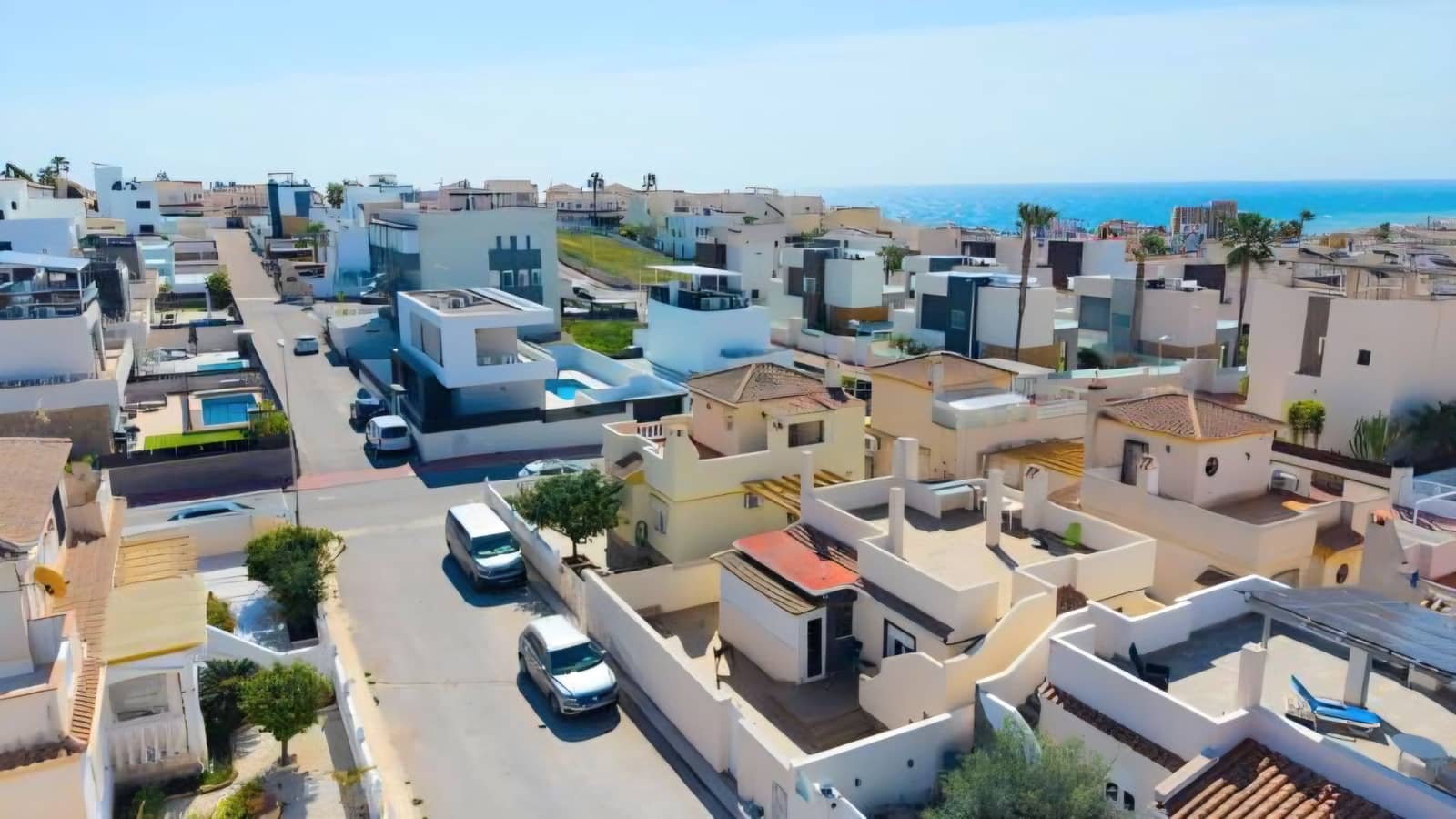 3 bedroom Bungalow for sale in Torrevieja with pool garage - € 208,995 (Ref: 9751627)