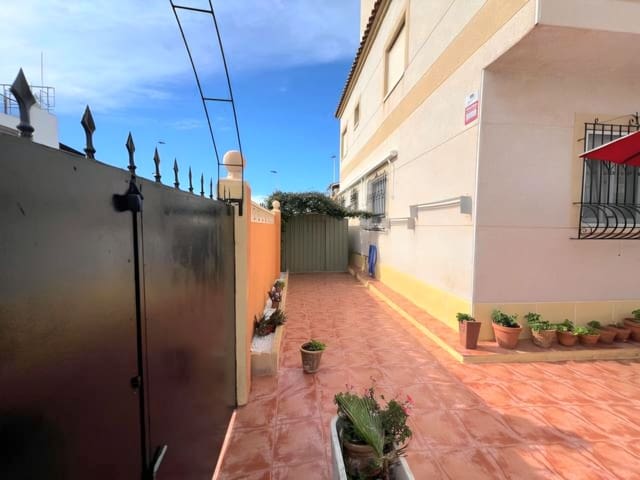 3 bedroom Bungalow for sale in Torrevieja with pool garage - € 208,995 (Ref: 9751627)