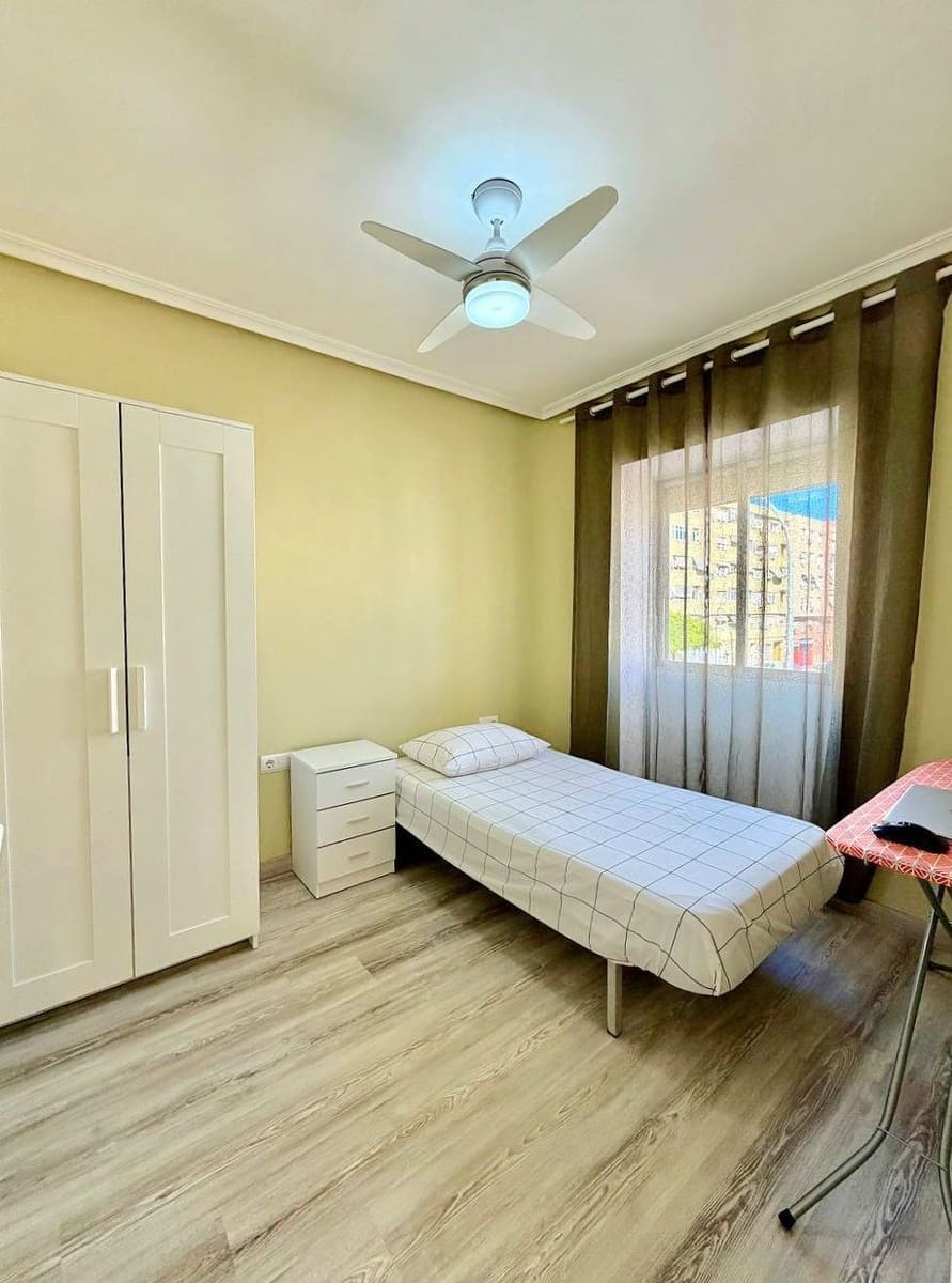 3 bedroom Apartment for sale in Alicante / Alacant city - € 149,300 (Ref: 9751628)