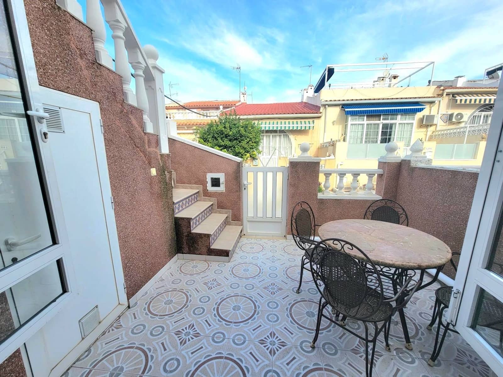2 soverom Kjedet enebolig til salgs i Torrevieja med garasje - € 138 000 (Ref: 9755354)
