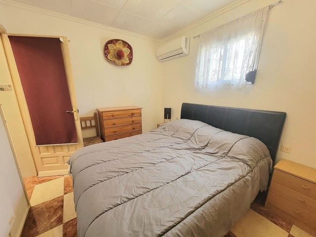 2 soveværelse Semi-Rækkehus til salg i Torrevieja med garage - € 138.000 (Ref: 9755354)