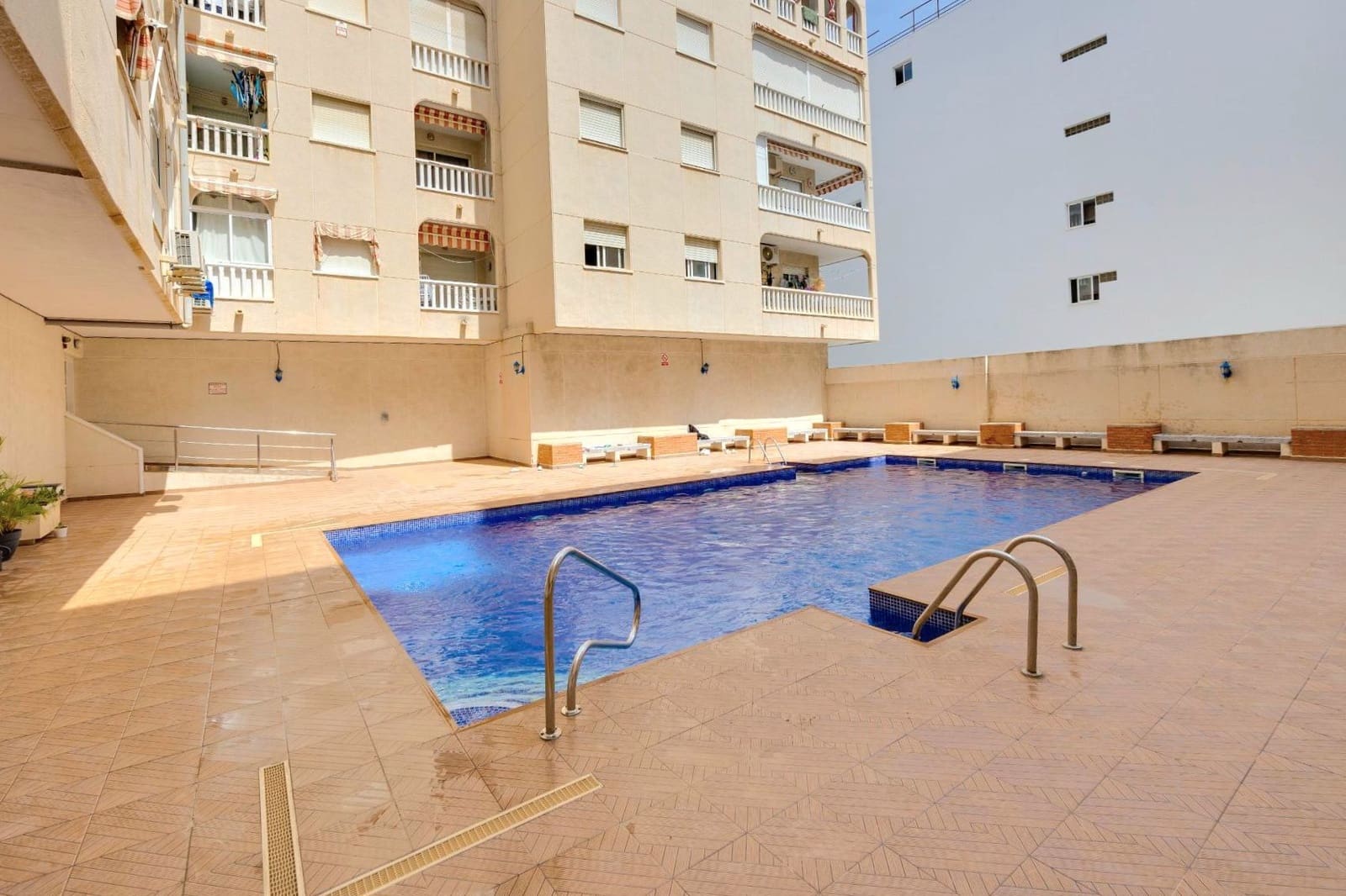 1 slaapkamer Appartement te koop in Torrevieja met zwembad - € 109.500 (Ref: 9761711)