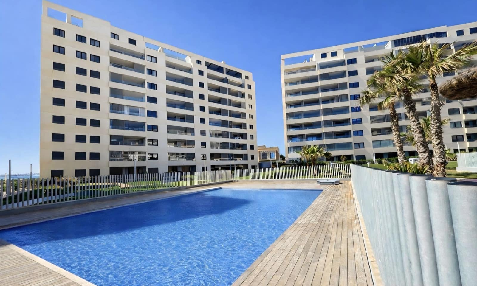 2 soveværelse Lejlighed til salg i Torrevieja med swimmingpool garage - € 489.000 (Ref: 9782069)