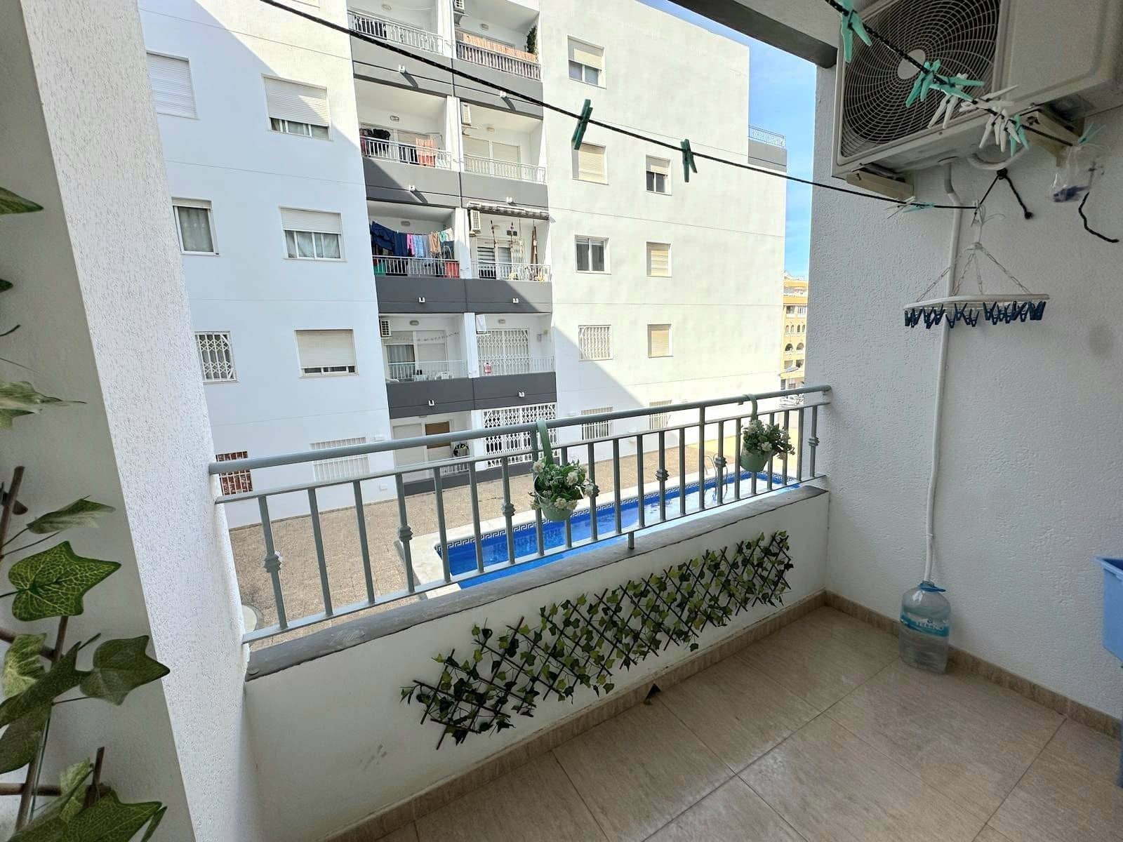 2 soverom Leilighet til salgs i Torrevieja med svømmebasseng - € 112 000 (Ref: 9787998)