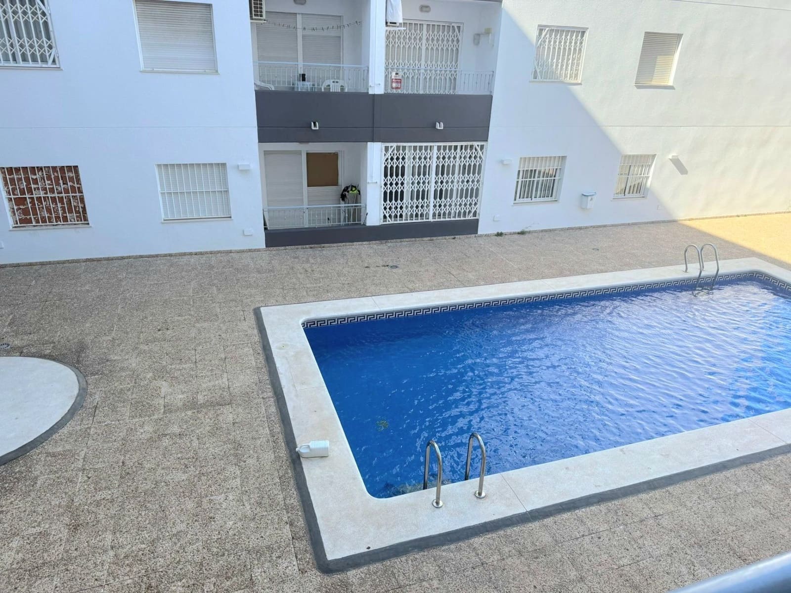 2 soverom Leilighet til salgs i Torrevieja med svømmebasseng - € 112 000 (Ref: 9787998)