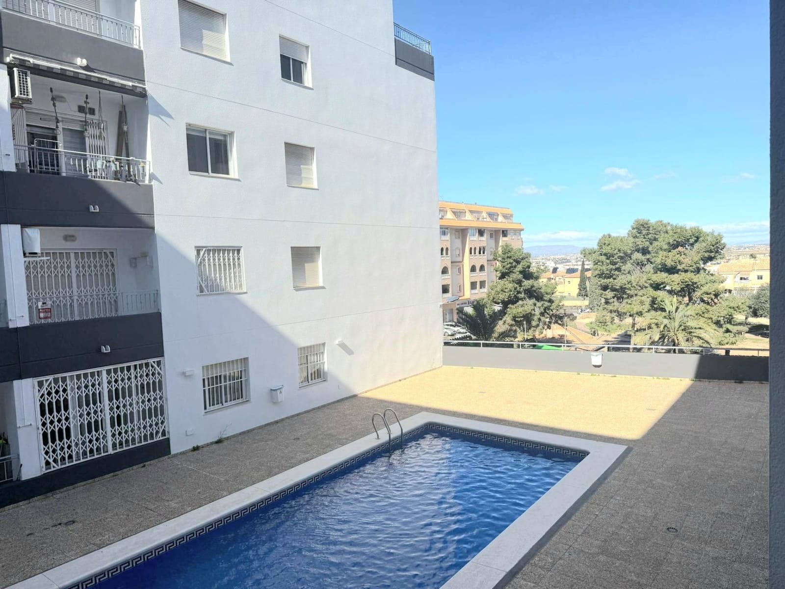 2 soverom Leilighet til salgs i Torrevieja med svømmebasseng - € 112 000 (Ref: 9787998)