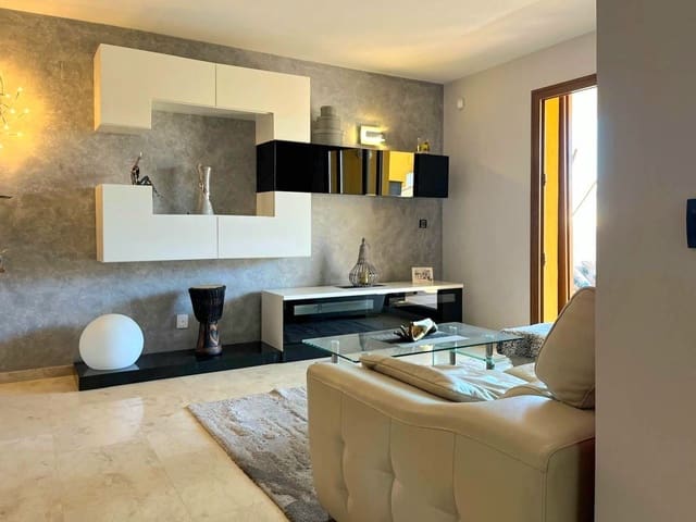 2 bedroom Penthouse for sale in Torrevieja with pool garage - € 320,000 (Ref: 9788000)