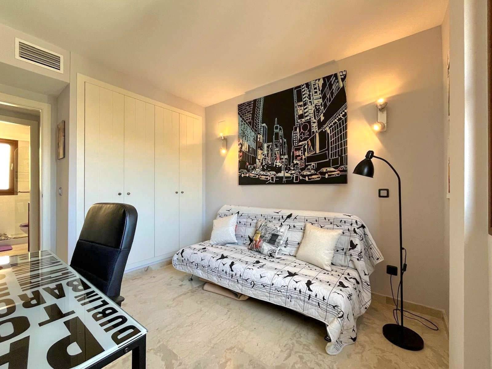 2 makuuhuone Kattohuoneisto myytävänä paikassa Torrevieja mukana uima-altaan 
autotalli - 320 000 € (Ref: 9788000)