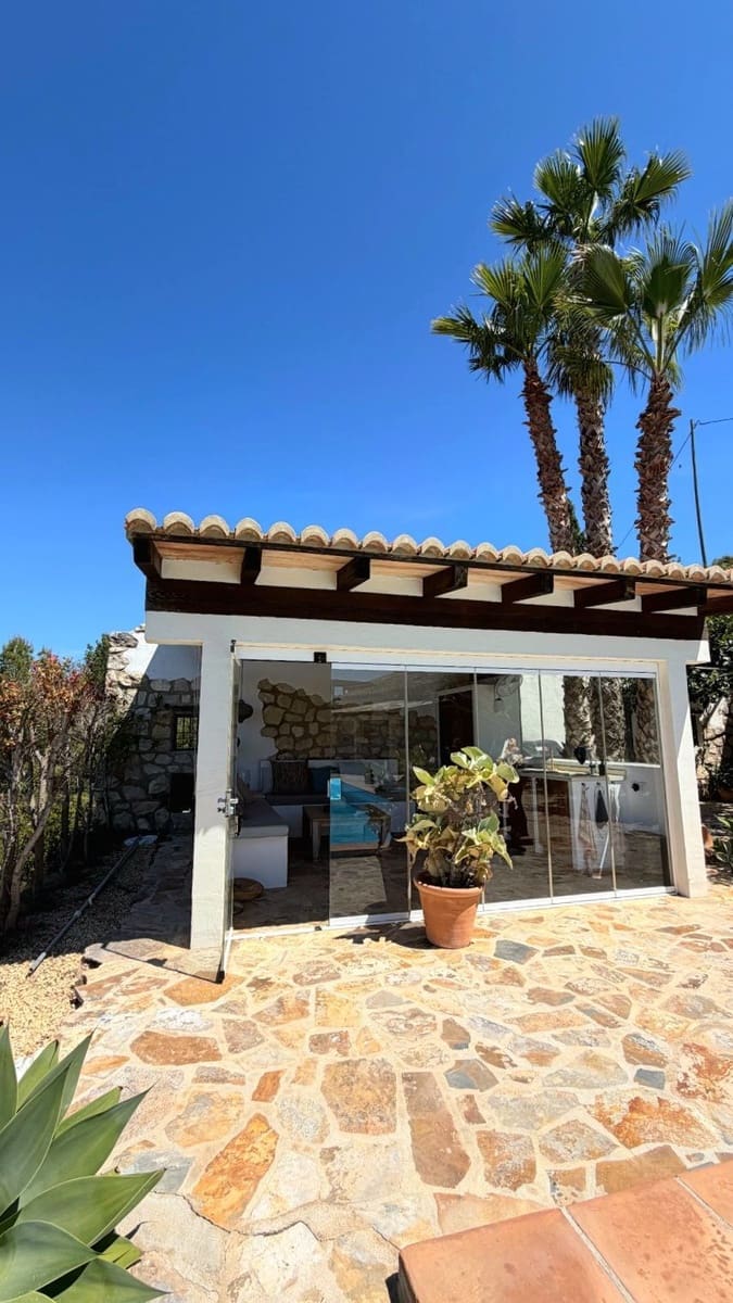 2 bedroom Villa for sale in Benitachell / Benitatxell with pool garage - € 950,000 (Ref: 9788001)
