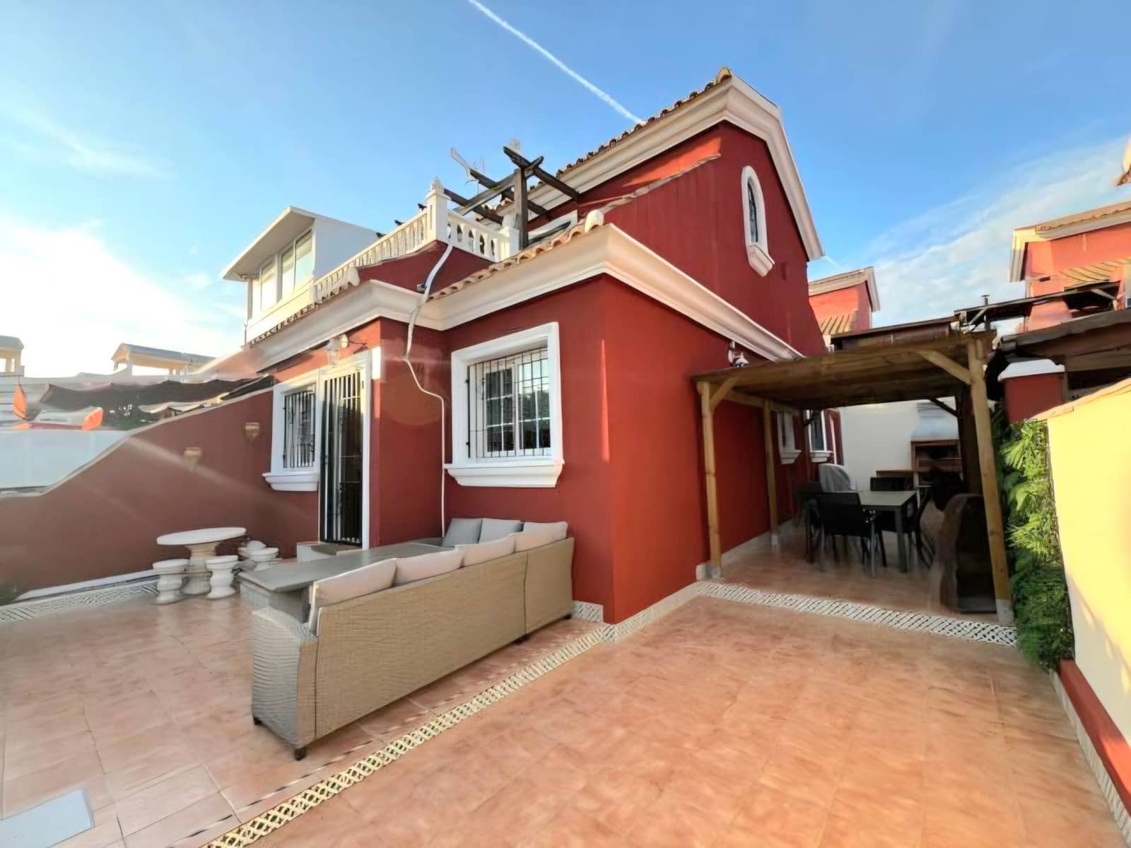 3 chambre Villa/Maison Semi-Mitoyenne à vendre à Orihuela Costa avec piscine garage - 288 000 € (Ref: 9788003)