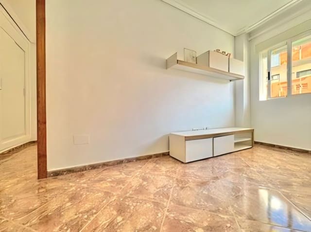 1 slaapkamer Appartement te koop in Torrevieja - € 114.000 (Ref: 9788005)