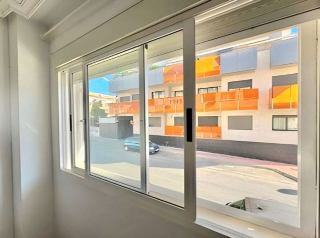 1 slaapkamer Appartement te koop in Torrevieja - € 114.000 (Ref: 9788005)