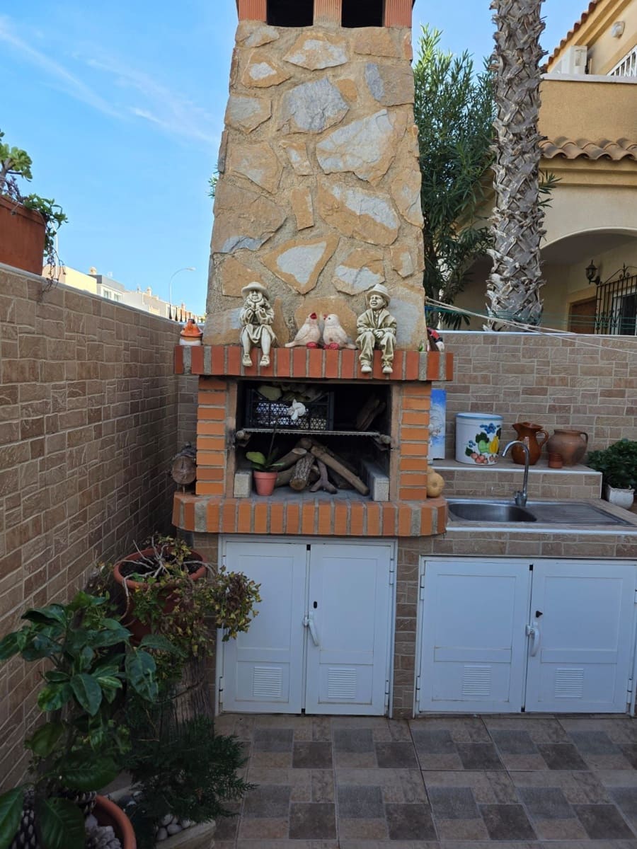 2 soverom Bungalow til salgs i Torrevieja med svømmebasseng - € 179 000 (Ref: 9788008)