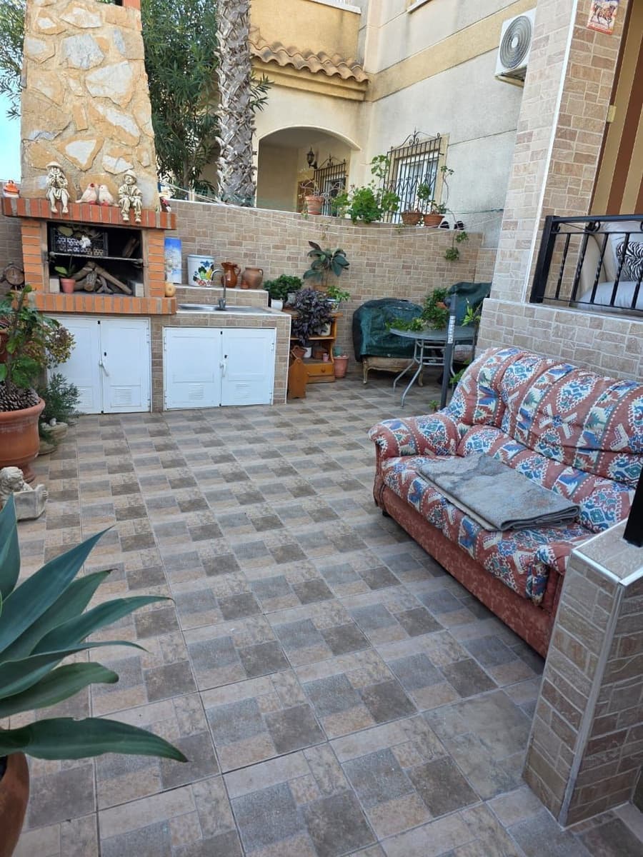 2 soverom Bungalow til salgs i Torrevieja med svømmebasseng - € 179 000 (Ref: 9788008)