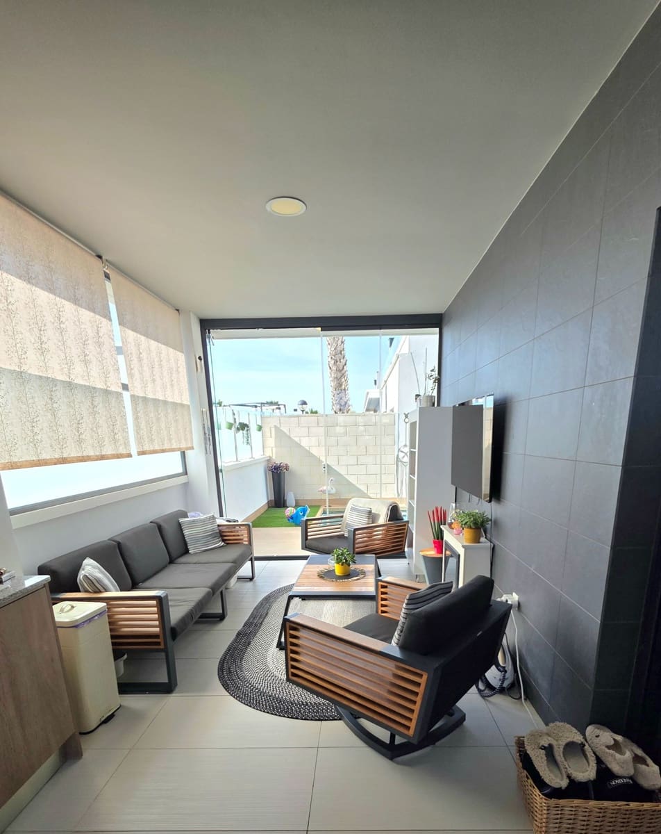 3 soverom Villa til salgs i Orihuela med svømmebasseng garasje - € 505 000 (Ref: 9790288)