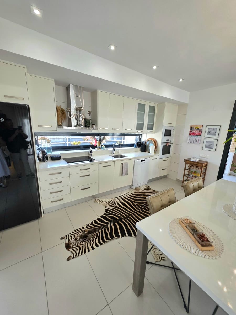 3 soverom Villa til salgs i Orihuela med svømmebasseng garasje - € 505 000 (Ref: 9790288)