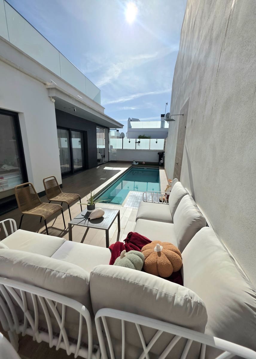 3 soverom Villa til salgs i Orihuela med svømmebasseng garasje - € 505 000 (Ref: 9790288)