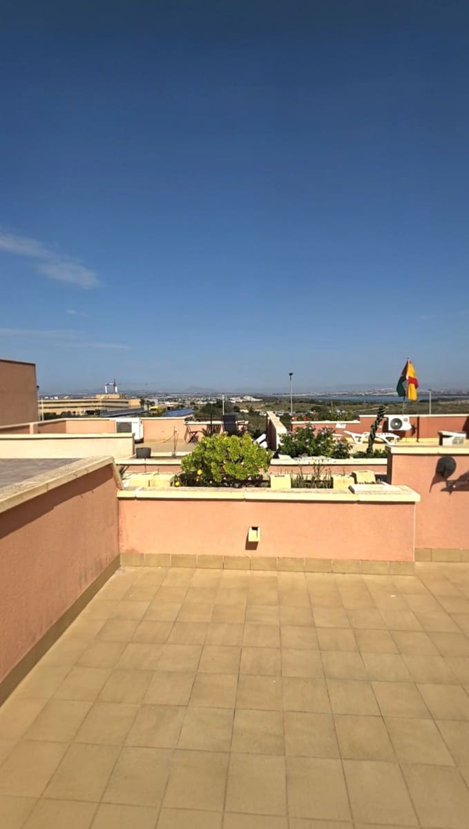 2 sovrum Semi-fristående Villa till salu i Torrevieja med pool garage - 179 900 € (Ref: 9794103)