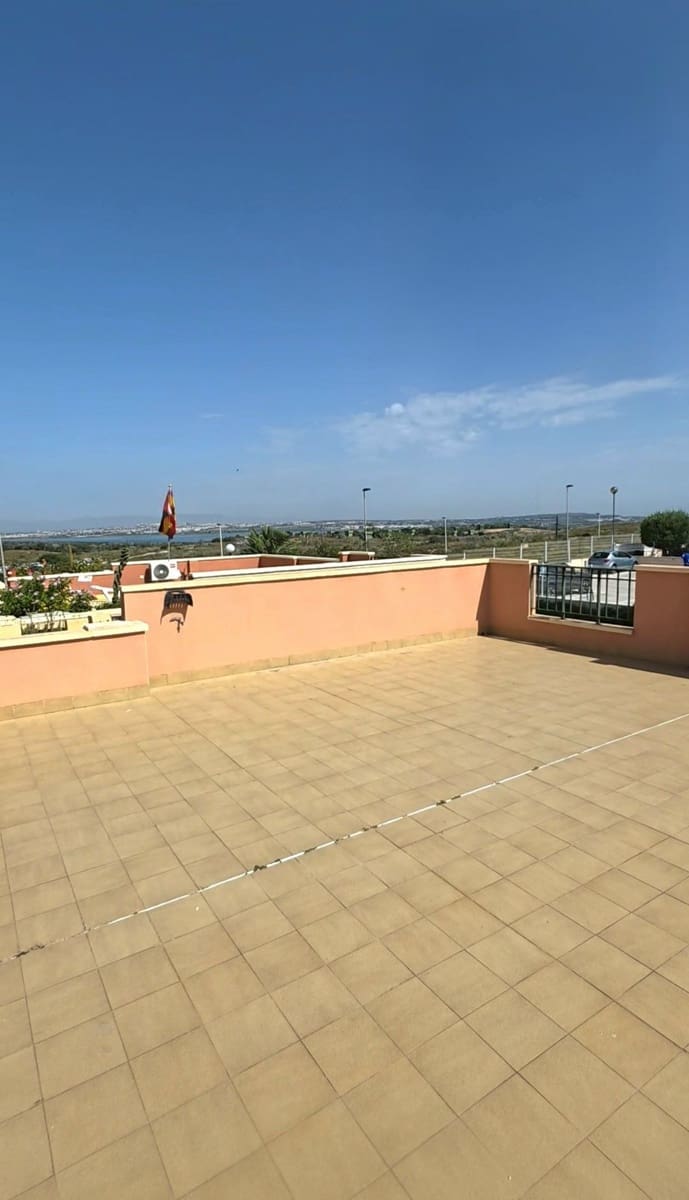 2 sovrum Semi-fristående Villa till salu i Torrevieja med pool garage - 179 900 € (Ref: 9794103)