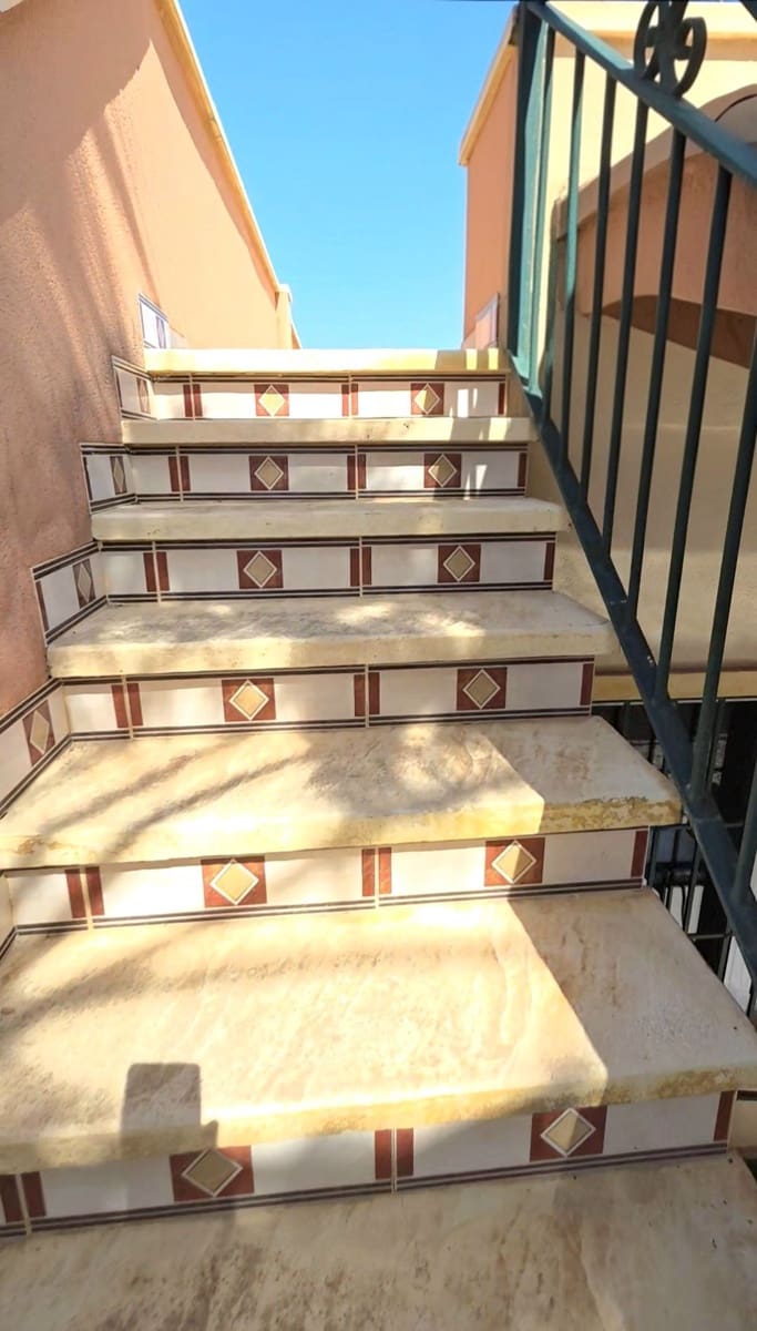 2 sovrum Semi-fristående Villa till salu i Torrevieja med pool garage - 179 900 € (Ref: 9794103)