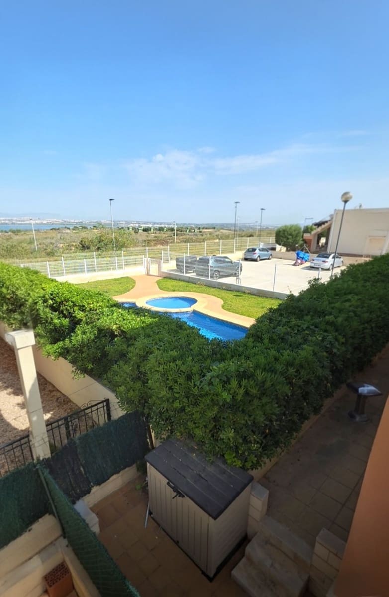 2 sovrum Semi-fristående Villa till salu i Torrevieja med pool garage - 179 900 € (Ref: 9794103)