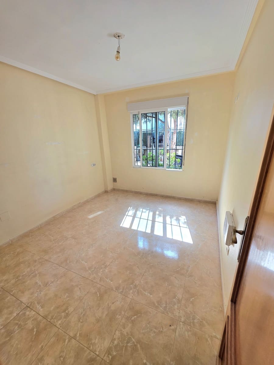 2 sovrum Semi-fristående Villa till salu i Torrevieja med pool garage - 179 900 € (Ref: 9794103)